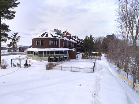 Hôtel Lac-Brome - extérieur hiver