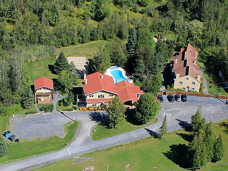 Le Montagnard, Hôtel, Condos & Chalets - Vue aérienne